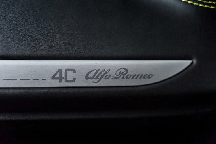 Alfa Romeo 4C 2016 chinh thuc 